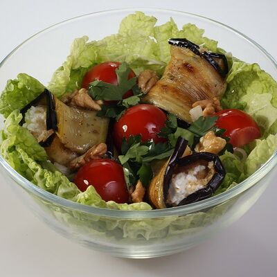 Салат Нежный с пикантными баклажанами в Осетинские пироги Виктория по цене 300 ₽