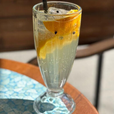 Лимонад Бузинный с перцем в Mon Baton по цене 390 ₽