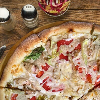 Пицца Цезарь в Блинная по цене 770 ₽