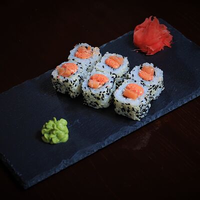 Ролл Острый лосось в ПапаРони по цене 410 ₽