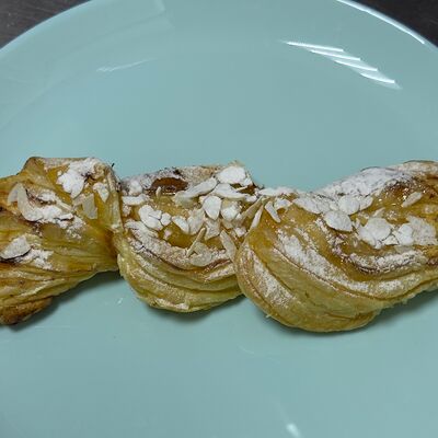 Плие с заварным банановым кремом в Круассан Дорэ по цене 180 ₽