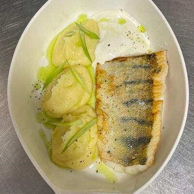 Судак с картофельным пюре в Bretzel по цене 610 ₽