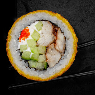 Калифорния Угорь жареный ролл в Суши Хаб по цене 1325 ₽