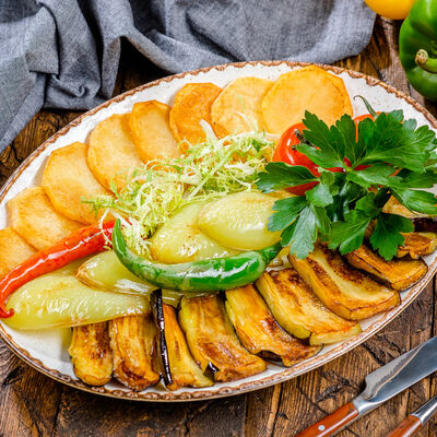 Овощи по-бакински жаренные на сковороде в Роял Палас по цене 390 ₽