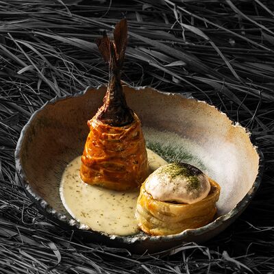 Запечённый хвост скумбрии в слоёном тесте с сырным кремом в Tunguska по цене 878 ₽