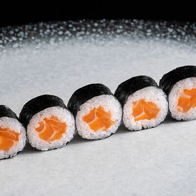 Ролл с лососем в Lucky fish по цене 230 ₽