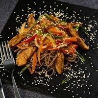 Соба с курицей в Race Rolls Суши Пицца