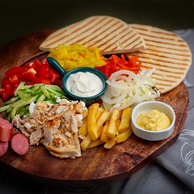 Шаверма немецкая на тарелке в #Шаверма_хауз по цене 560 ₽