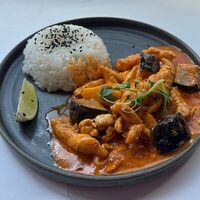 Курочка карри с ананасом и баклажанами в Il SUSh-ka