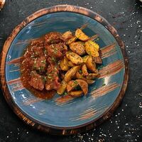 Говяжьи щёчки с запечённым картофелем с тимьяном в Forge