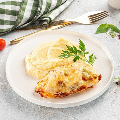 Куриное филе с картофельным пюре в Магбургер & Братья Караваевы по цене 249