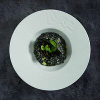 Ризотто неро с кальмаром в Остерия Il Massimo