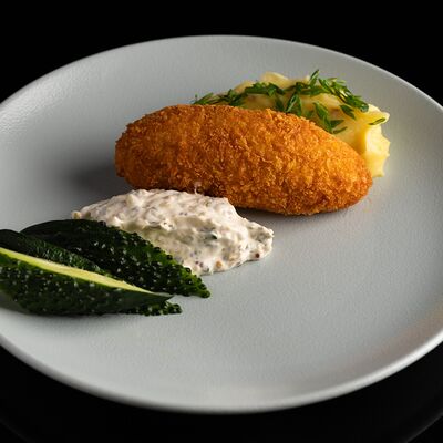 Котлета по-киевски с соусом ремулад в Первый по цене 850 ₽