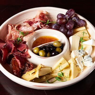 Тарелка под вино в Lions Head по цене 2190 ₽