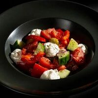 Греческий салат с муссом из феты в Cocos Lounge