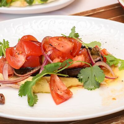 Печеный баклажан с хумусомв Беллуччи по цене 750