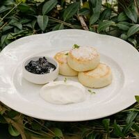 Д Сырники со сметаной и вареньем в Нахлебник