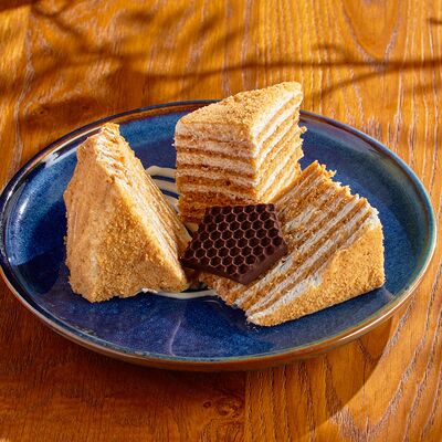 Торт Медовик в Munhell по цене 620 ₽