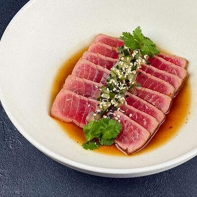 Тунец татаки в По Чесноку по цене 626 ₽