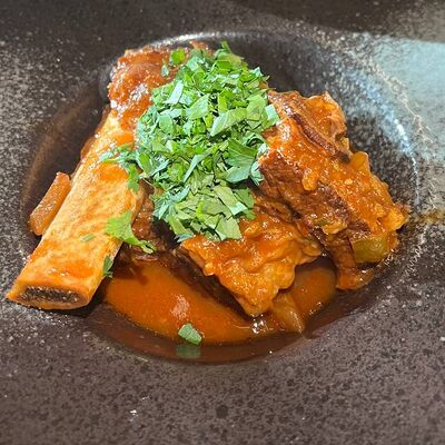 Ребро быка в соусе Томато-спайси в Мята signature 2ФР по цене 1650 ₽