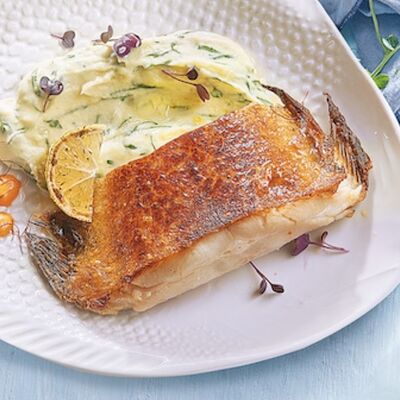 Стейк из палтуса с пюре из картофеля и шпината в Черетто море по цене 3270 ₽