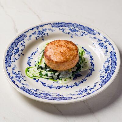 Крабовая котлета с соте из шпината в Шале Берёзка по цене 1590 ₽