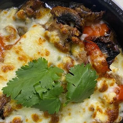 Телятина с грибами в Чито-гврито по цене 790 ₽