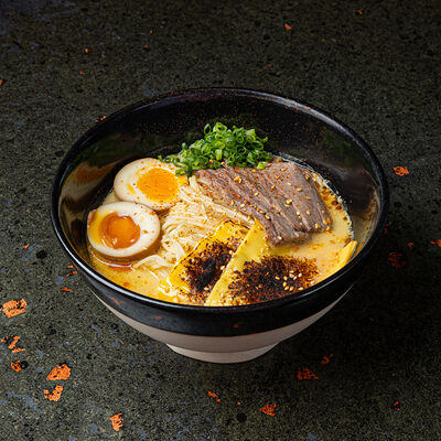 Рамен сырный с говядиной в Sumo Izakaya по цене 760 ₽