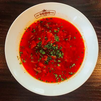 Борщ с разварной говядиной в Сохо по цене 480