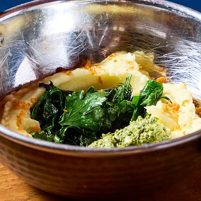 Картофельное пюре с жареной зеленью и ореховой аджикой в NANA Pirveli по цене 405 ₽