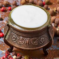 Чесночный соус на мацони в Джо-Джо грузинская кухня