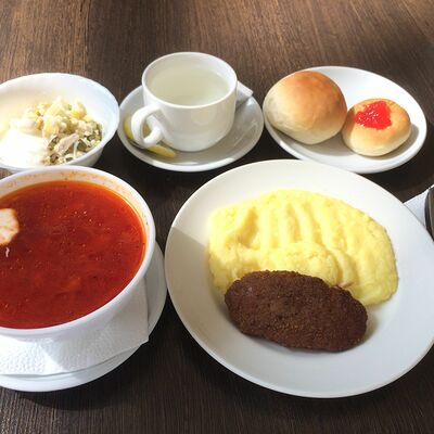 Ланч с салатом Оливье и борщом в Братик Томатик по цене 349 ₽