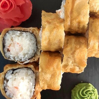 Ролл жаренный с креветкой в TAY NAY по цене 445 ₽
