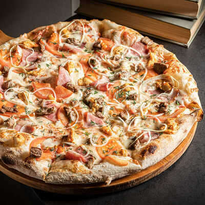 Пицца Мясная в Качуко по цене 1060 ₽