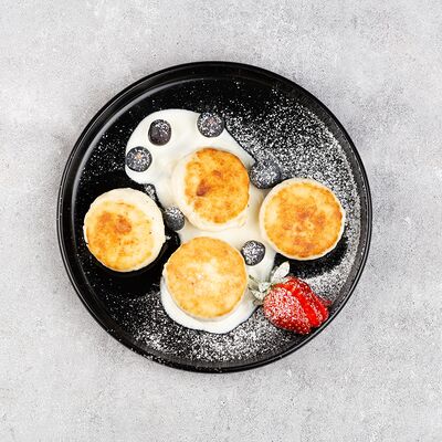 Сырники со сгущёнкойв Лори кафе по цене 690 ₽