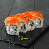 Ролл Сяке тобико в Green Sushi