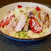 Салат Цезарь с Курицейв ИЗ ПОД НОЖАХаляль!