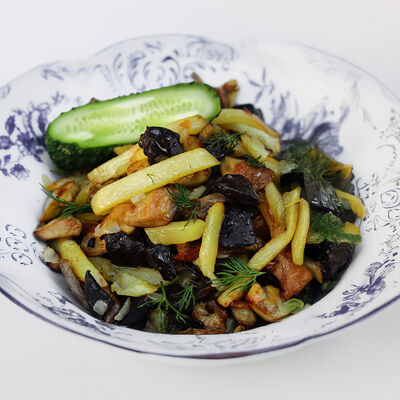 Жареный картофель с лесными грибами в Обломов по цене 1190 ₽