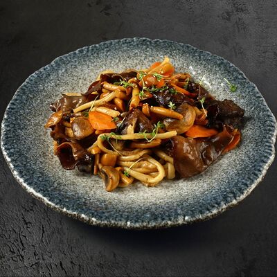 Вок с грибамив Мираж по цене 320 ₽