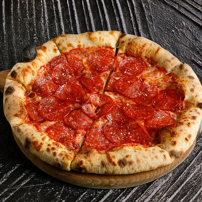 Пицца Салями-пеперони в Ginza по цене 1590 ₽