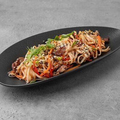Удон с говядиной в соусе Пандао в Большая рыба по цене 780 ₽