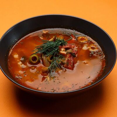 Солянка мясная в Папа Рядом Гриль-паб по цене 435 ₽