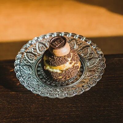 Пирожное Шу с кофейным кремом и чили в Smith по цене 150 ₽