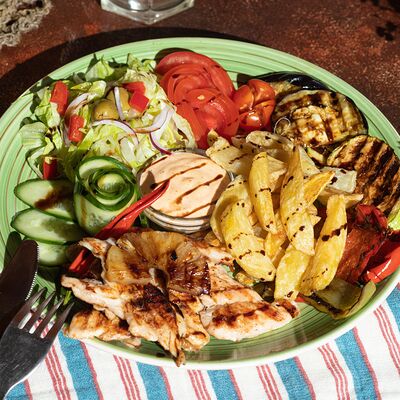 Алжирская тарелка в Cous cous по цене 710 ₽