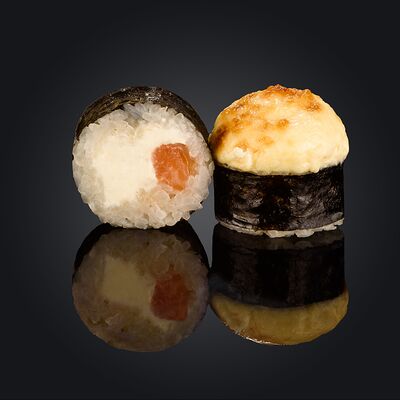 Запеченный ролл в Фудзи Суши по цене 270 ₽