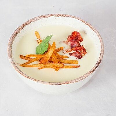 Крем-суп сырный с беконом в Луиджи & Тосё по цене 189