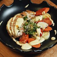 Куриная грудка с овощами в Avenue 55