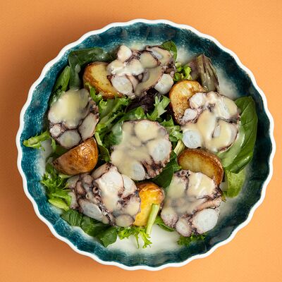 Теплый салат с карпаччо из осьминога в Сидрерия по цене 650 ₽