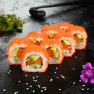Калифорния с лососем в Суши Профи по цене 1049 ₽