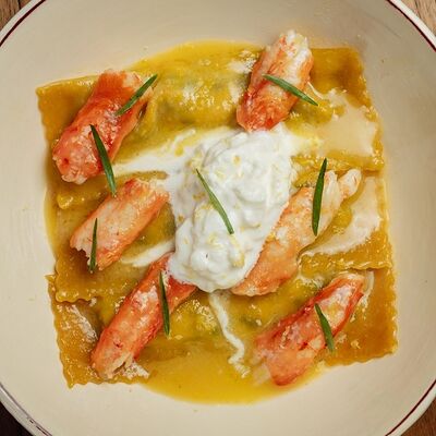 Равиоли Аль Маре с крабом и страчателлой в Pinch по цене 1900 ₽